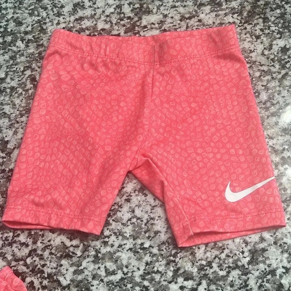 Toddler Girl Pink Dry Fit Nike Two Piece set size 4 (XS) - Picture 4 of 6
